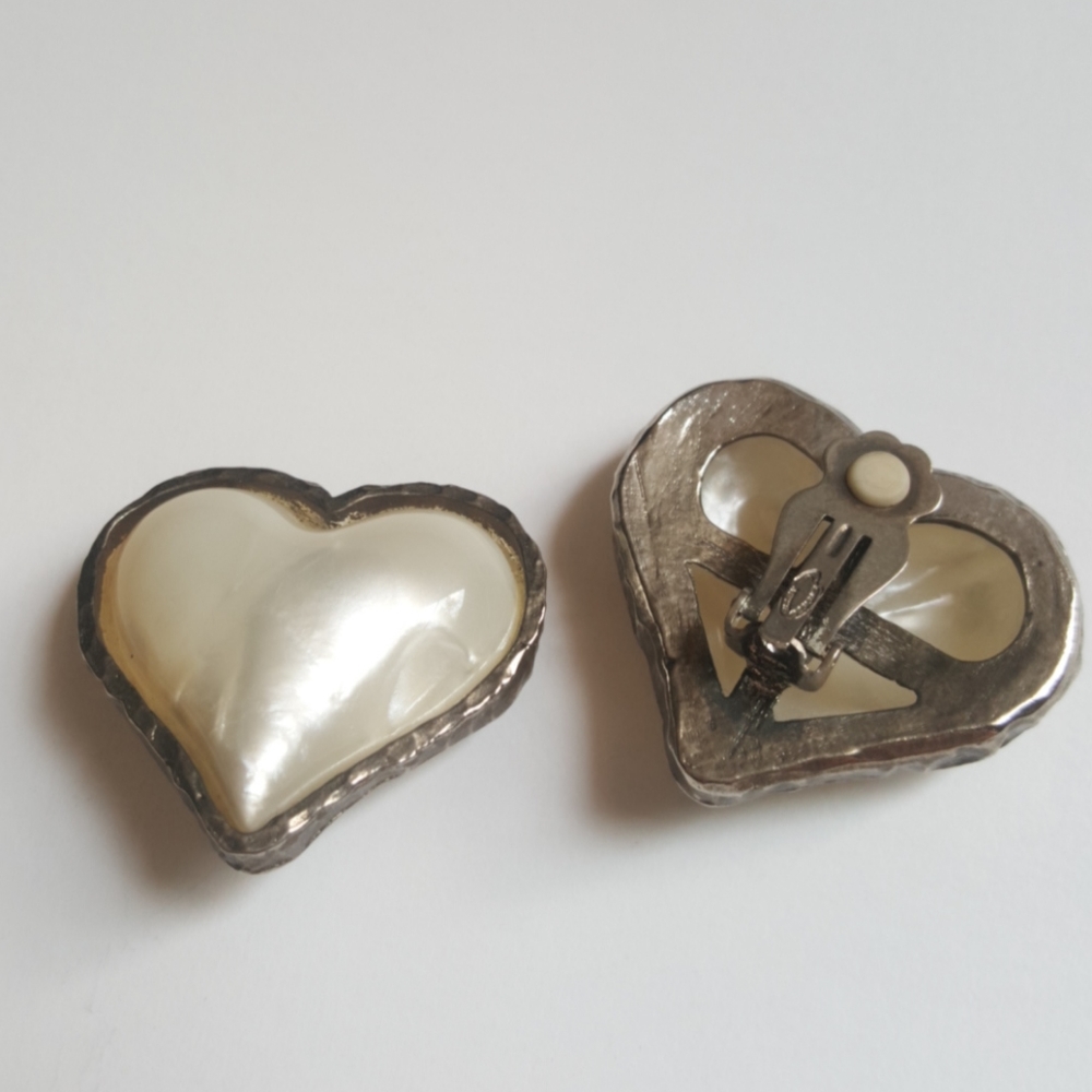 Ellen Designs vintage women’s heart clip on earrings